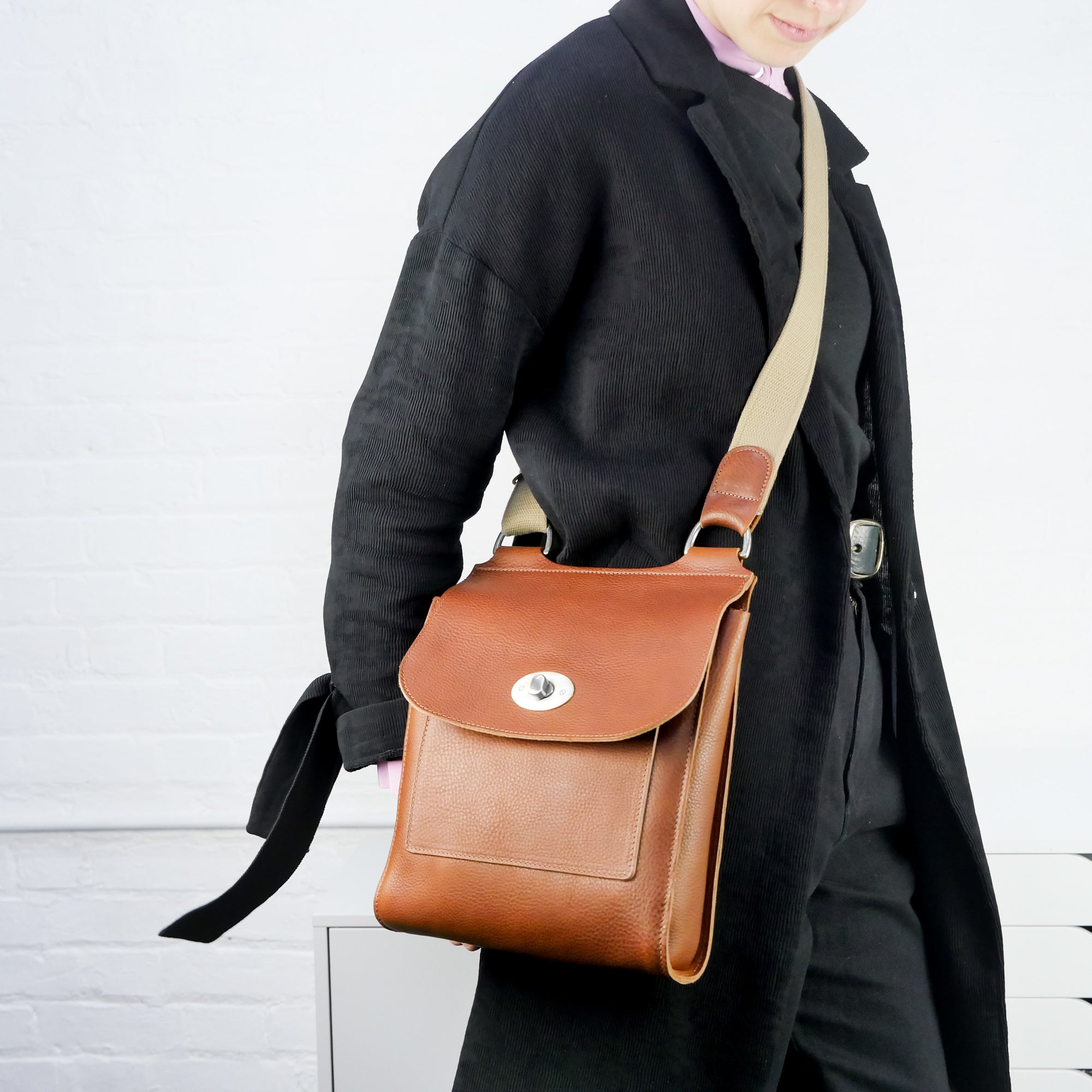 The Medium Remmy Bag: Leather Shoulder Bag in Tan | The Horse